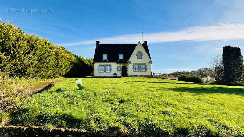 Maison à PLOMODIERN