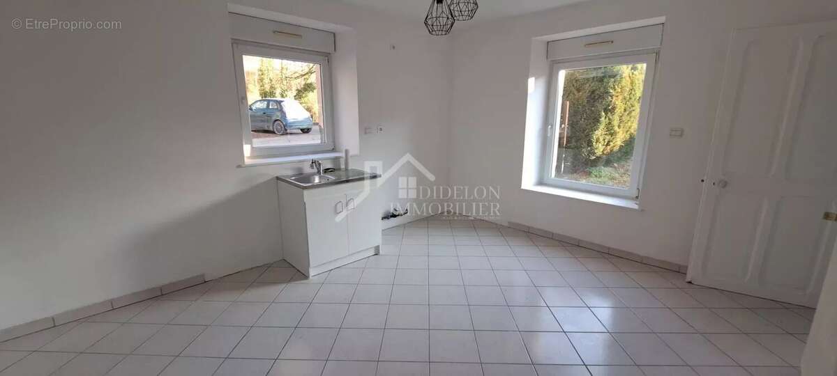 Maison à THIAUCOURT-REGNIEVILLE