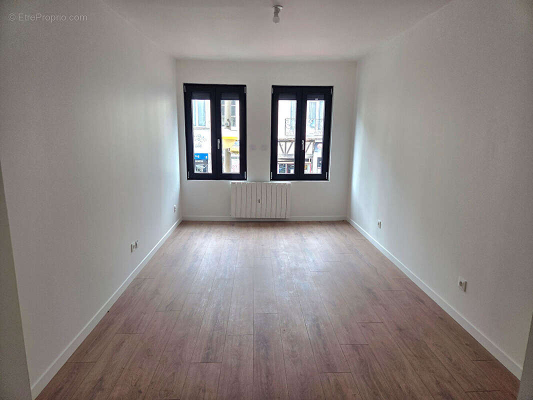 Appartement à BOURG-ACHARD