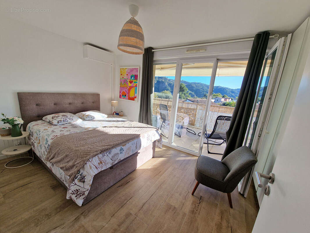 Appartement à CARROS