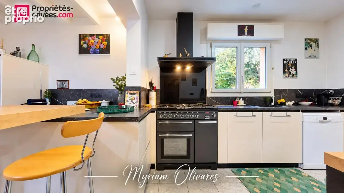 En exclusivite - maison d'architecte - 3 chambres - piscine 11x4.5 - 2 garages - terrain 2300m² - photo 11