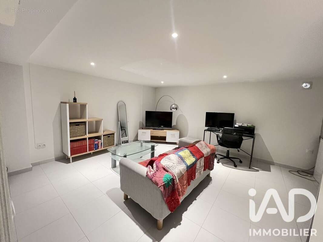Maison 125 m² à Moneteau  - photo 3