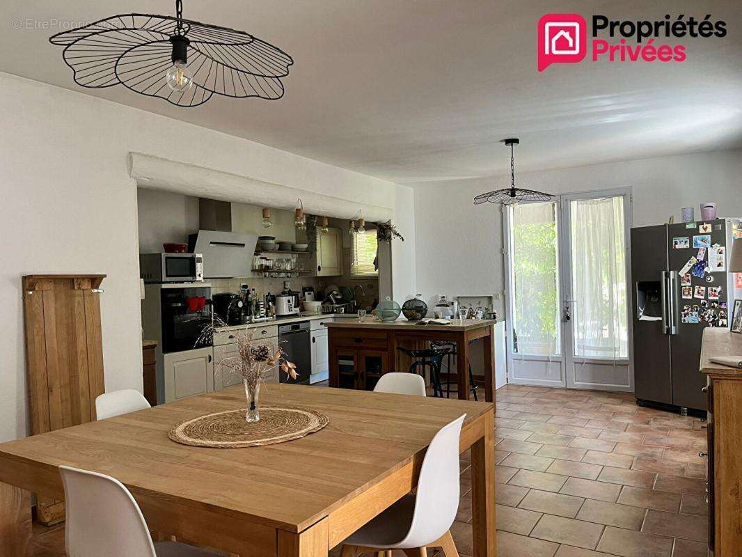 A 15 min d'Uzès et Nîmes, Maison familiale de plain-pied 6 pièce(s) 4 chambres 113.16 m2 - photo 5