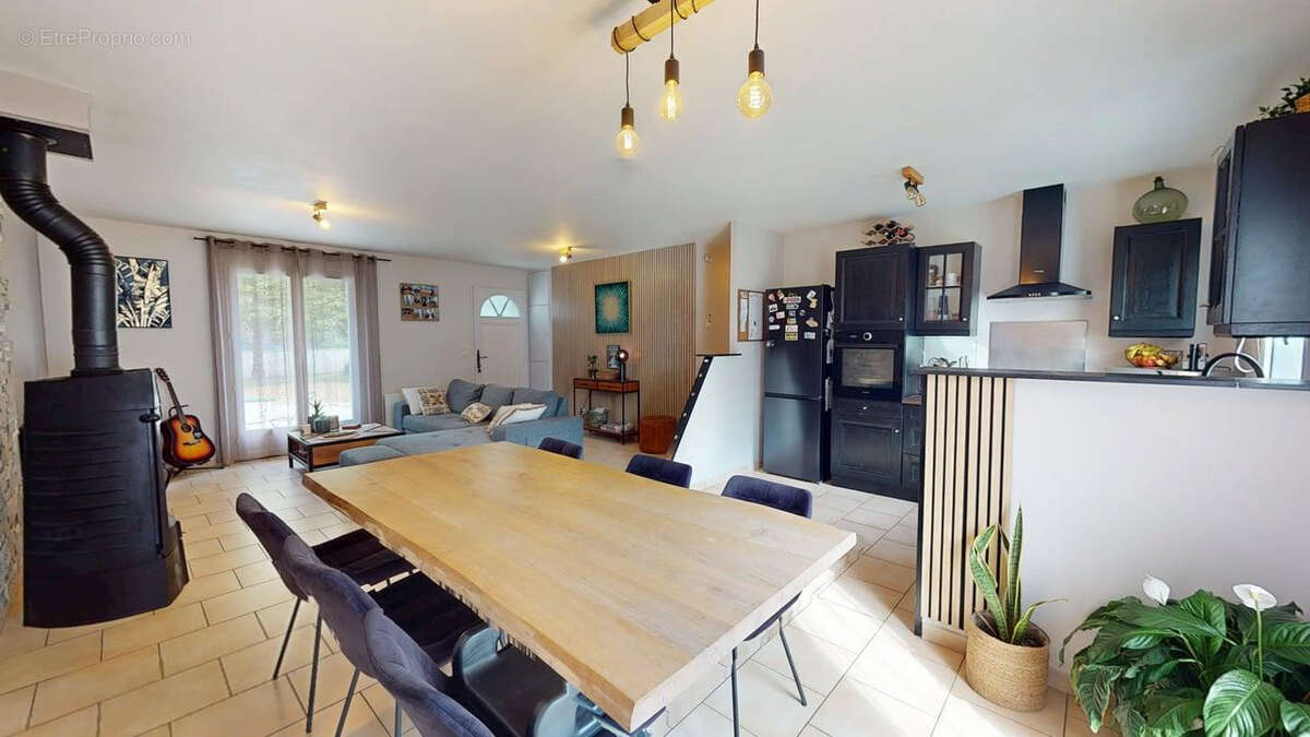 Maison à LES MONTILS