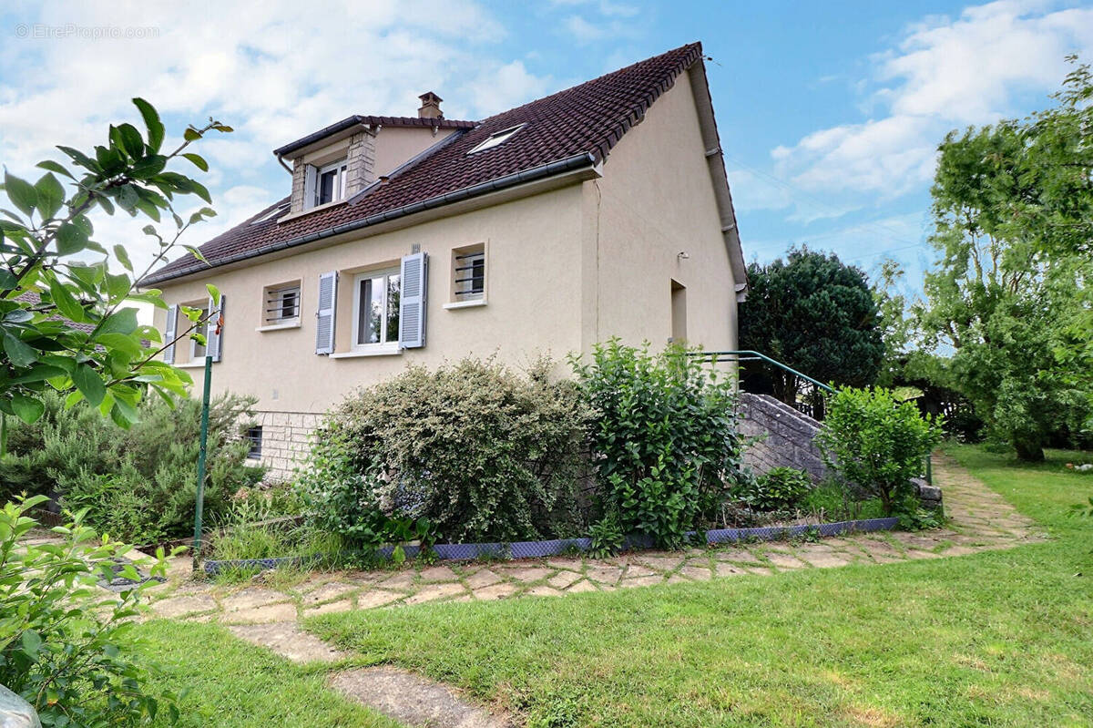 Maison à LE PERRAY-EN-YVELINES
