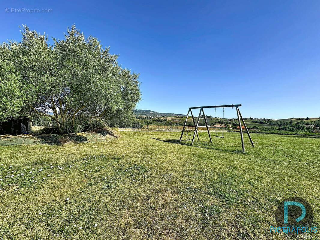 Maison 150 m² à Quincie-En-Beaujolais  - photo 4