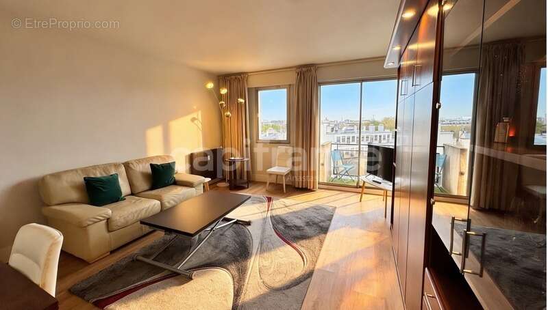 Appartement à PARIS-8E