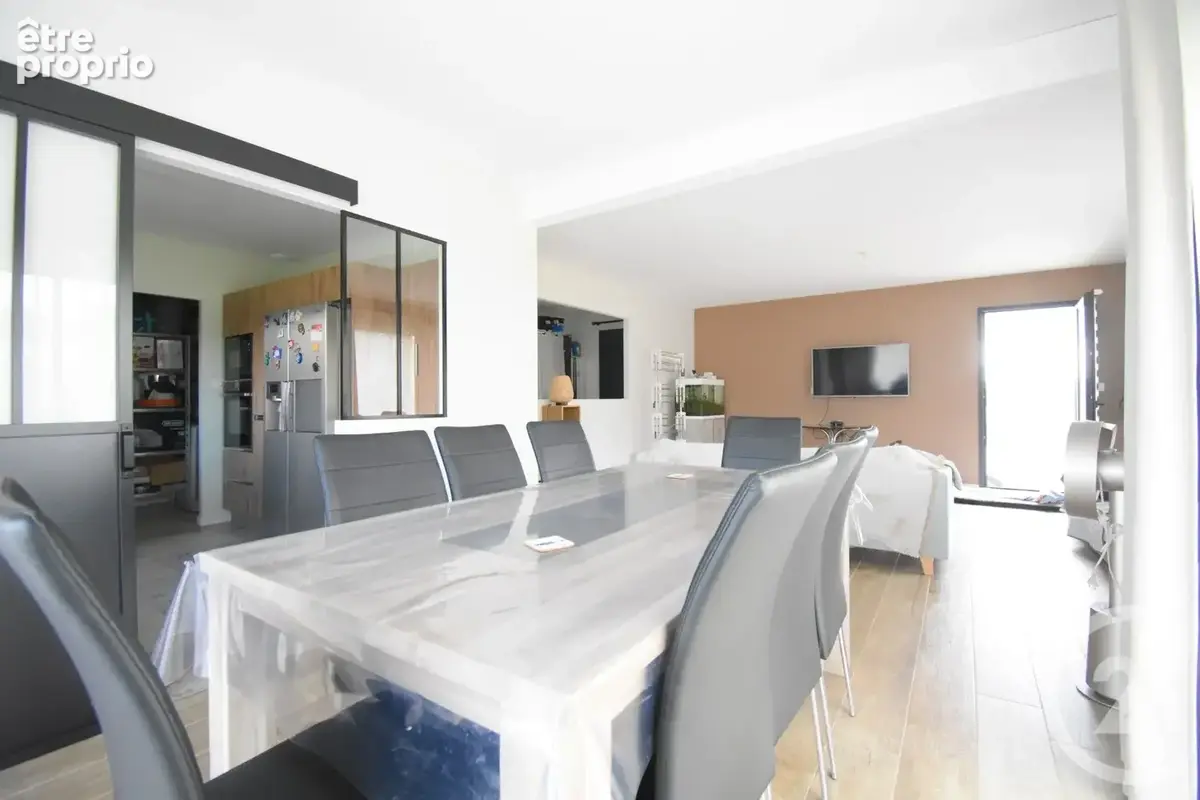 Maison à SAINT-REMY-EN-ROLLAT