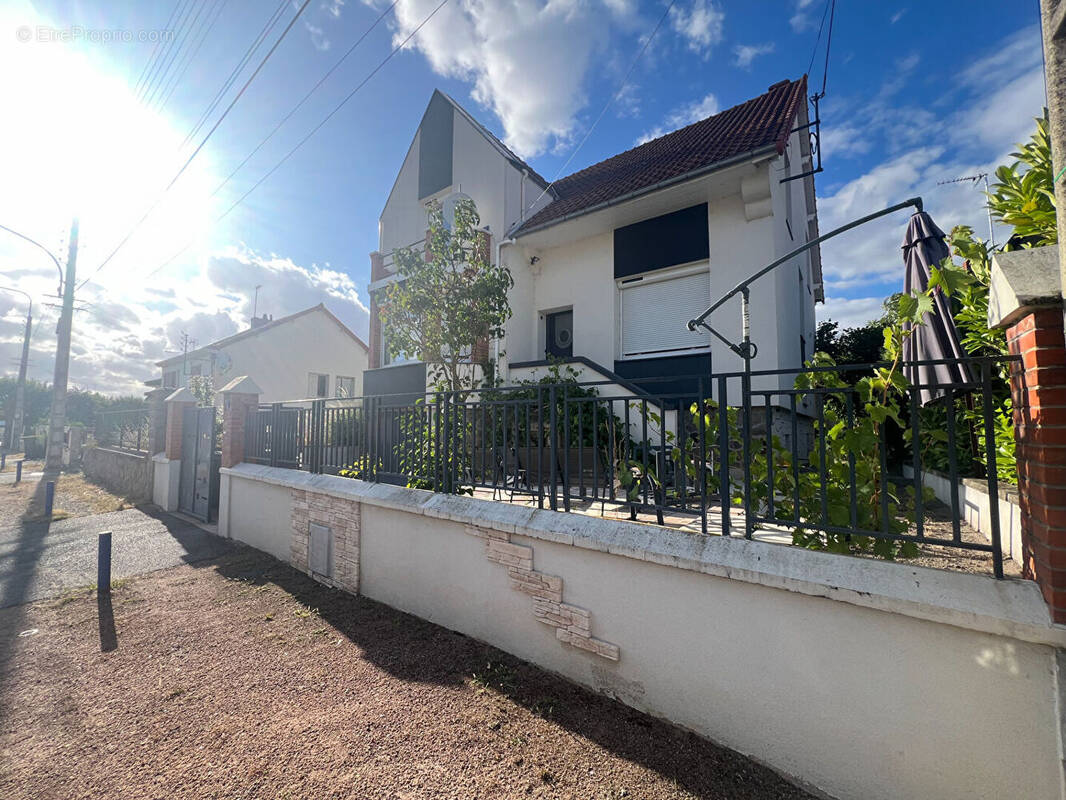 Maison à MONTLUCON