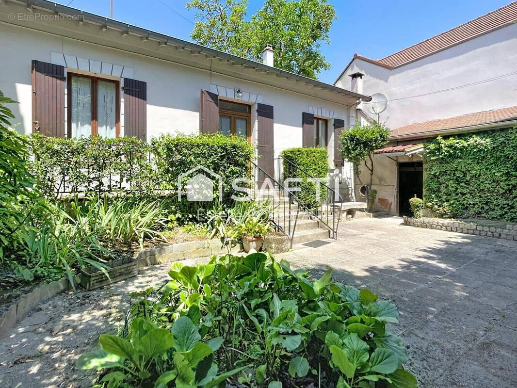 Photo 1 - Maison à SAINT-MAUR-DES-FOSSES