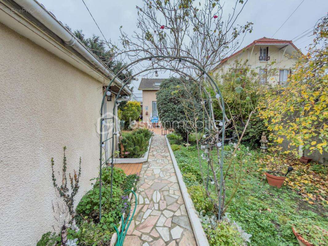 Villeneuve-Saint-Georges - Maison familiale avec Studio indépendant et Jardin ! - photo 15