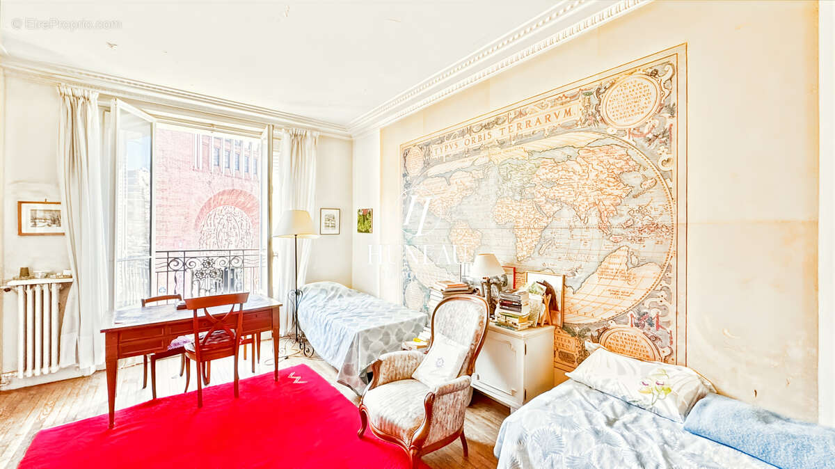 Appartement à PARIS-17E