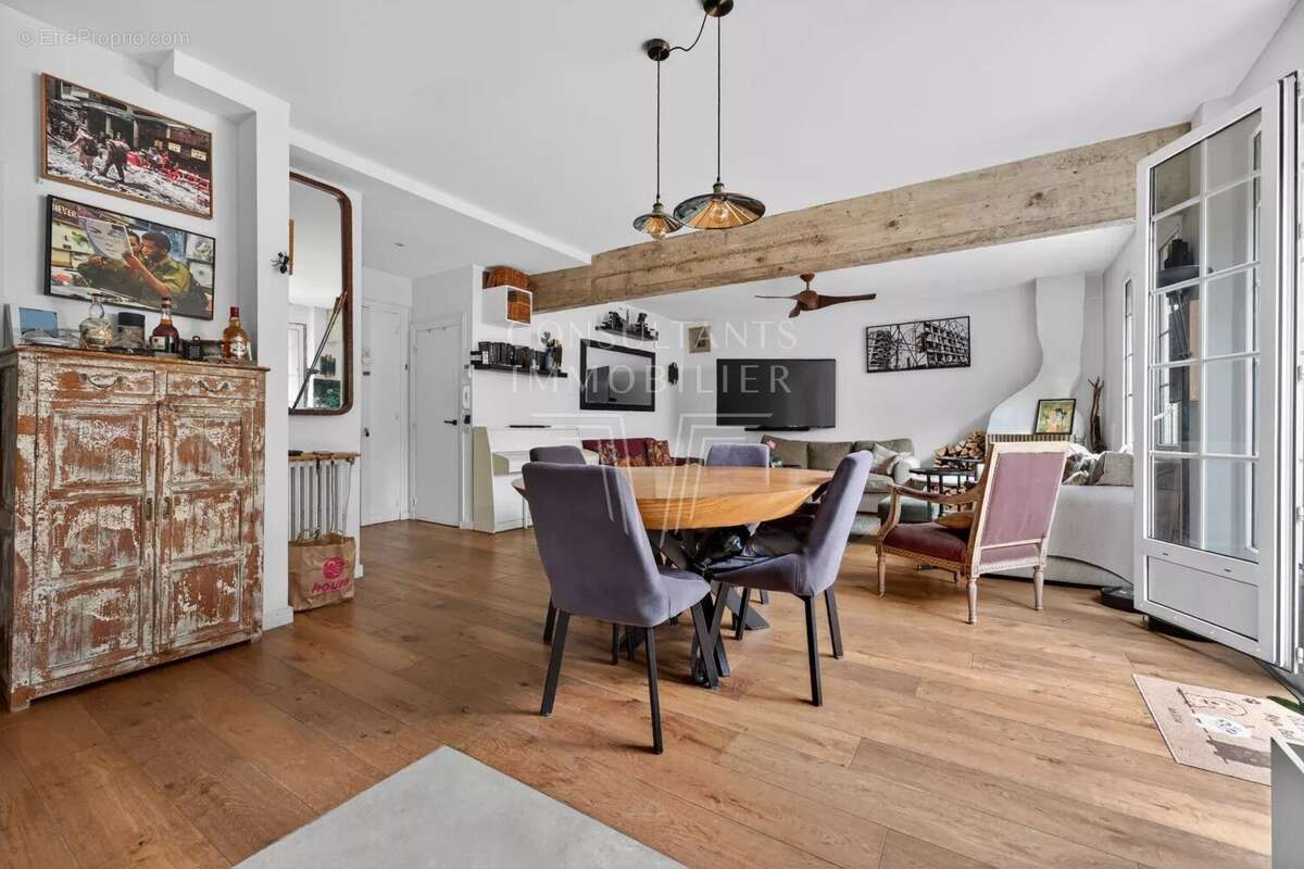 Appartement à PARIS-16E