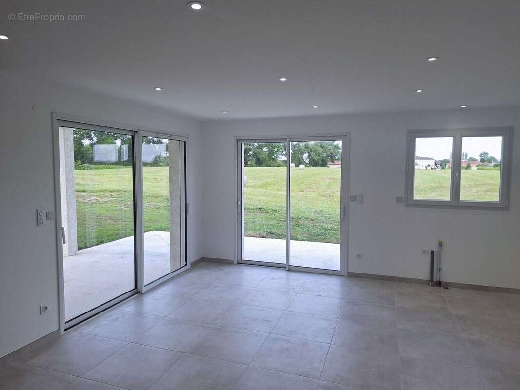 Maison 100 m² à Saint-Etienne-Sur-Reyssouze  - photo 7