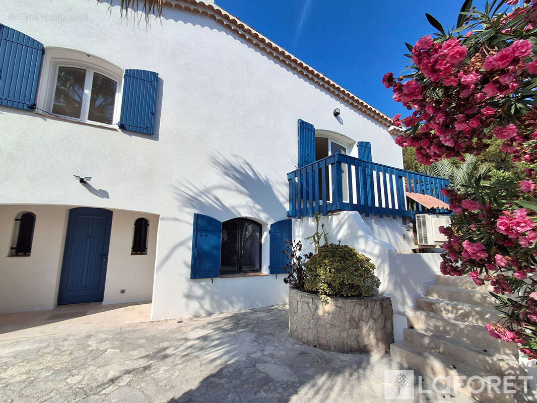 Hyères COSTEBELLE maison 190 m², jardin, terrasse, piscine , - photo 2