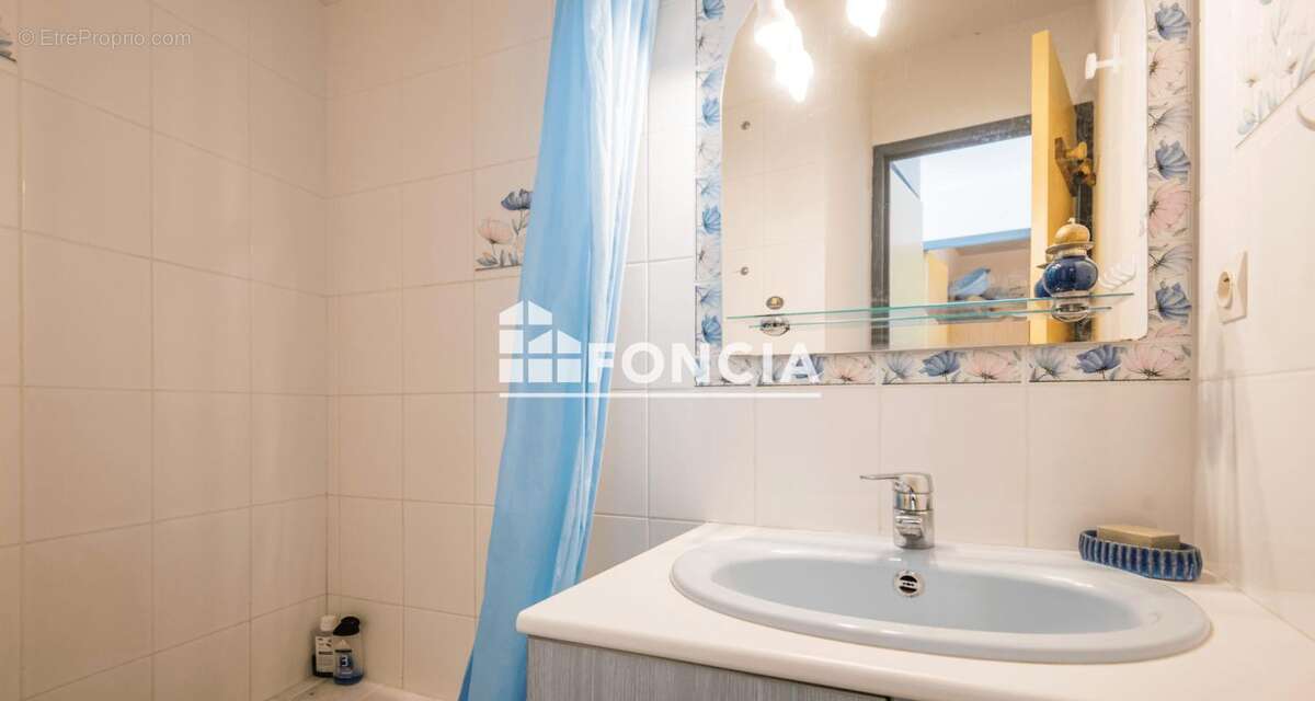 Appartement à SALLES-CURAN