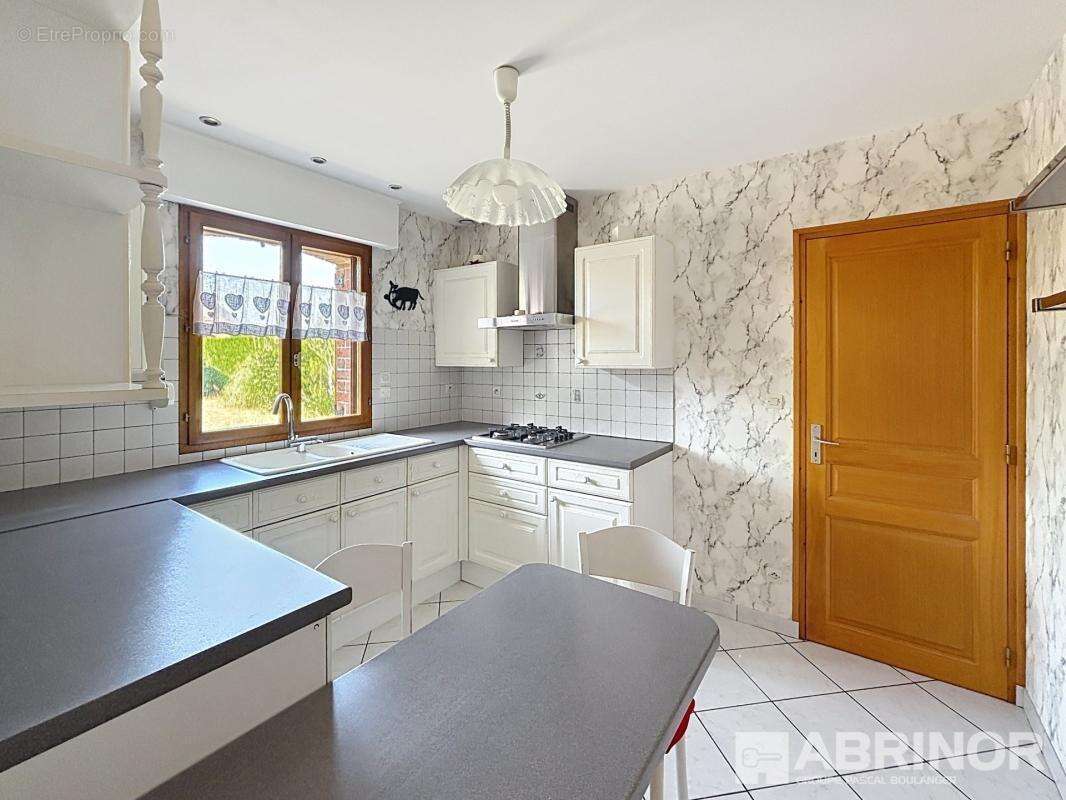 Maison individuelle en briques bâtie sur 697 m² - photo 6