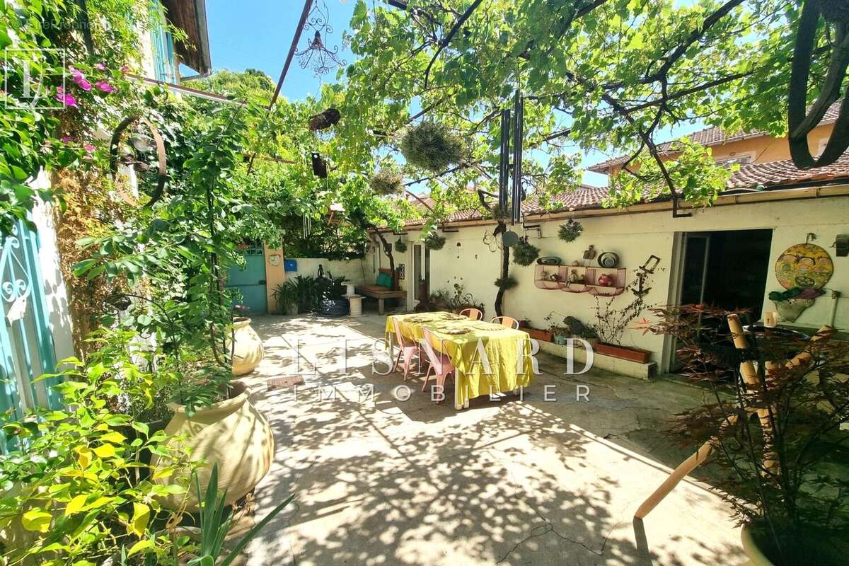 Maison à VALLAURIS
