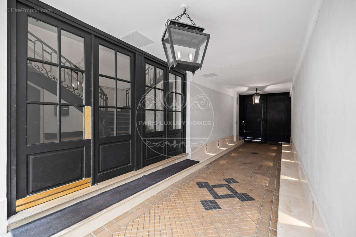 Appartement à PARIS-1E