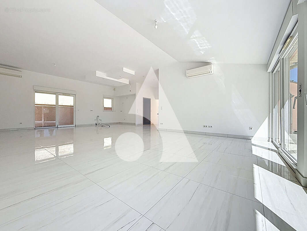 A vendre Villa Neuve à Mougins 5 pièces de 175 m² sur 1225 m² de terrain avec piscine - photo 8