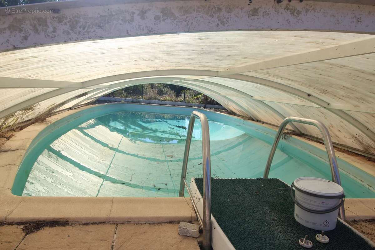 Maison individuelle de trois chambres avec studio d'une chambre, piscine et grand terrain - photo 11