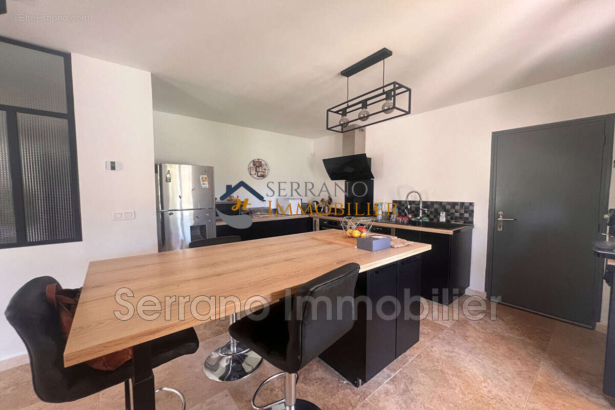 Maison 145 m² à Eyragues  - photo 9