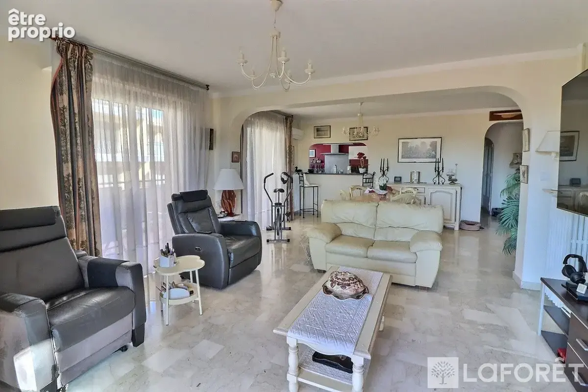 Hyères-Situation exceptionnelle-F4-103m²-Terrasse et Garage. - photo 3
