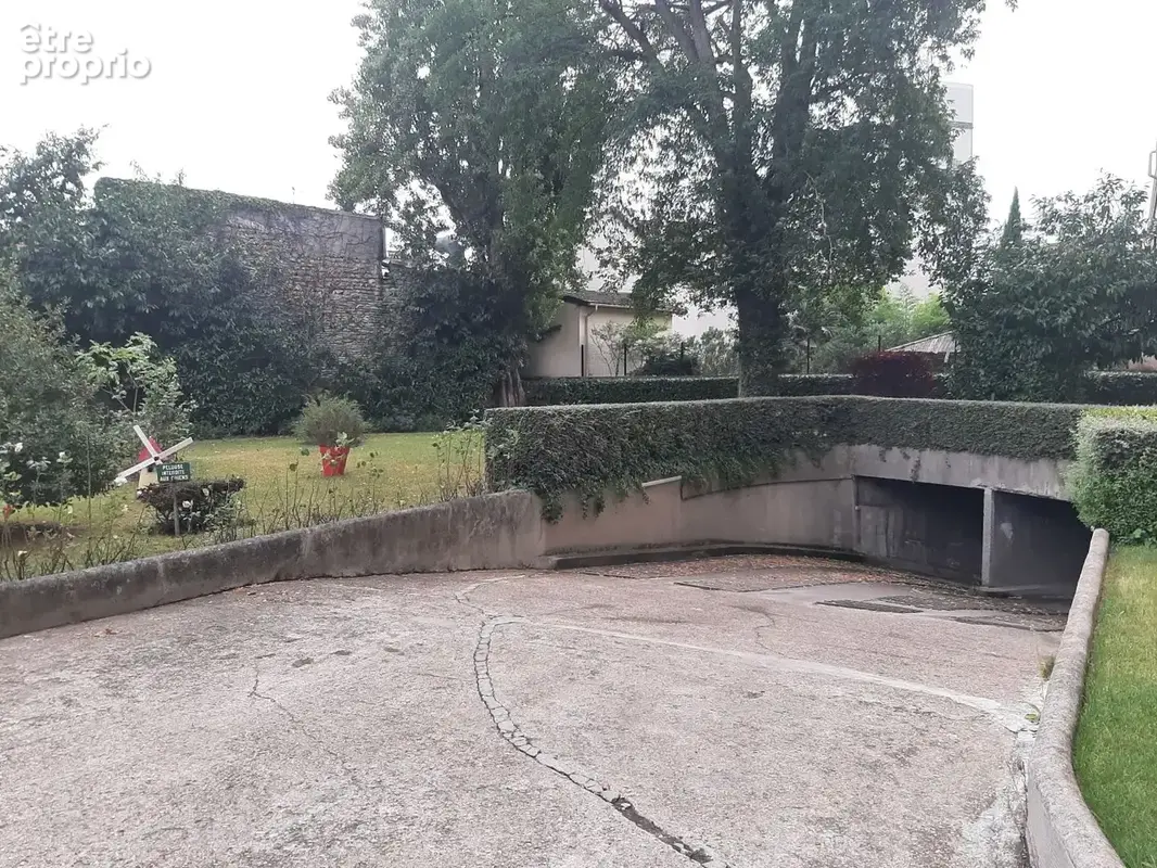 À Champigny-Sur-Marne (94), parking en vente - photo 2