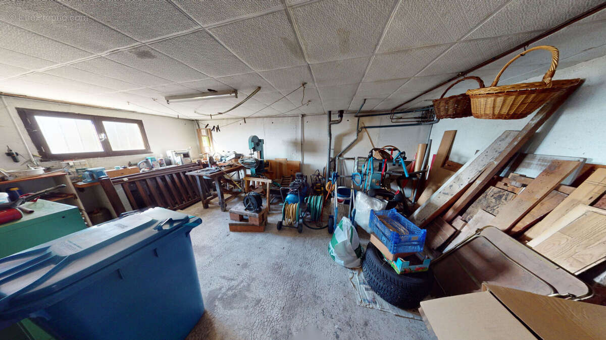 Maison à LA COMBE-DE-LANCEY