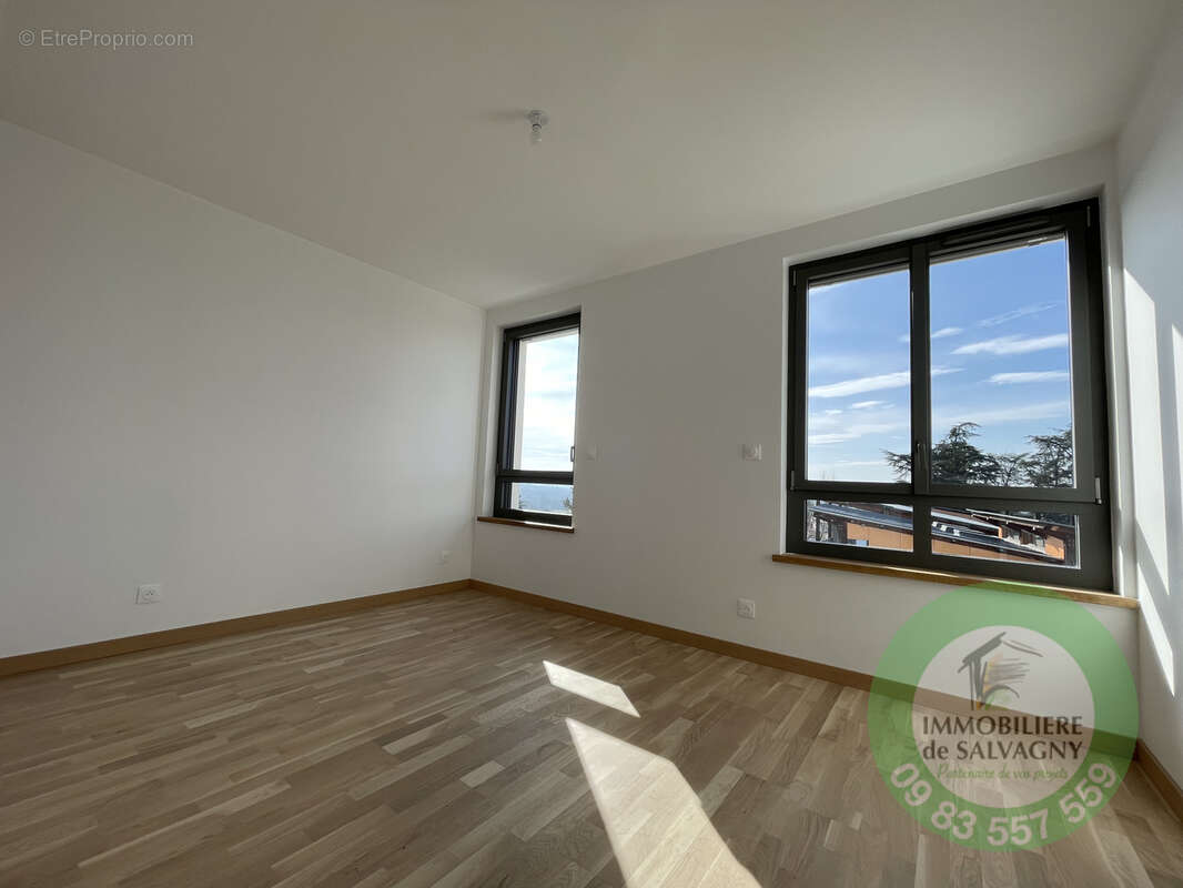Appartement à LA TOUR-DE-SALVAGNY