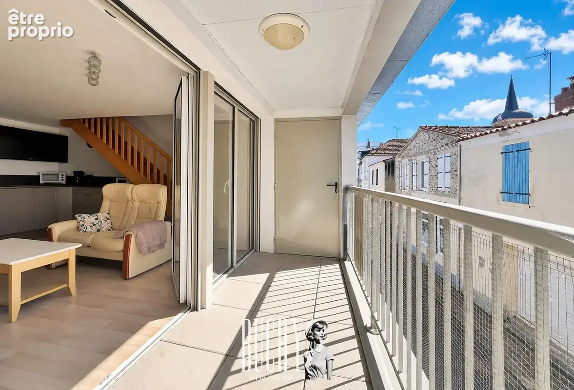 LA CHAUME - Appartement Duplex T4 de 80 m2 avec parking - proximité quai - photo 2