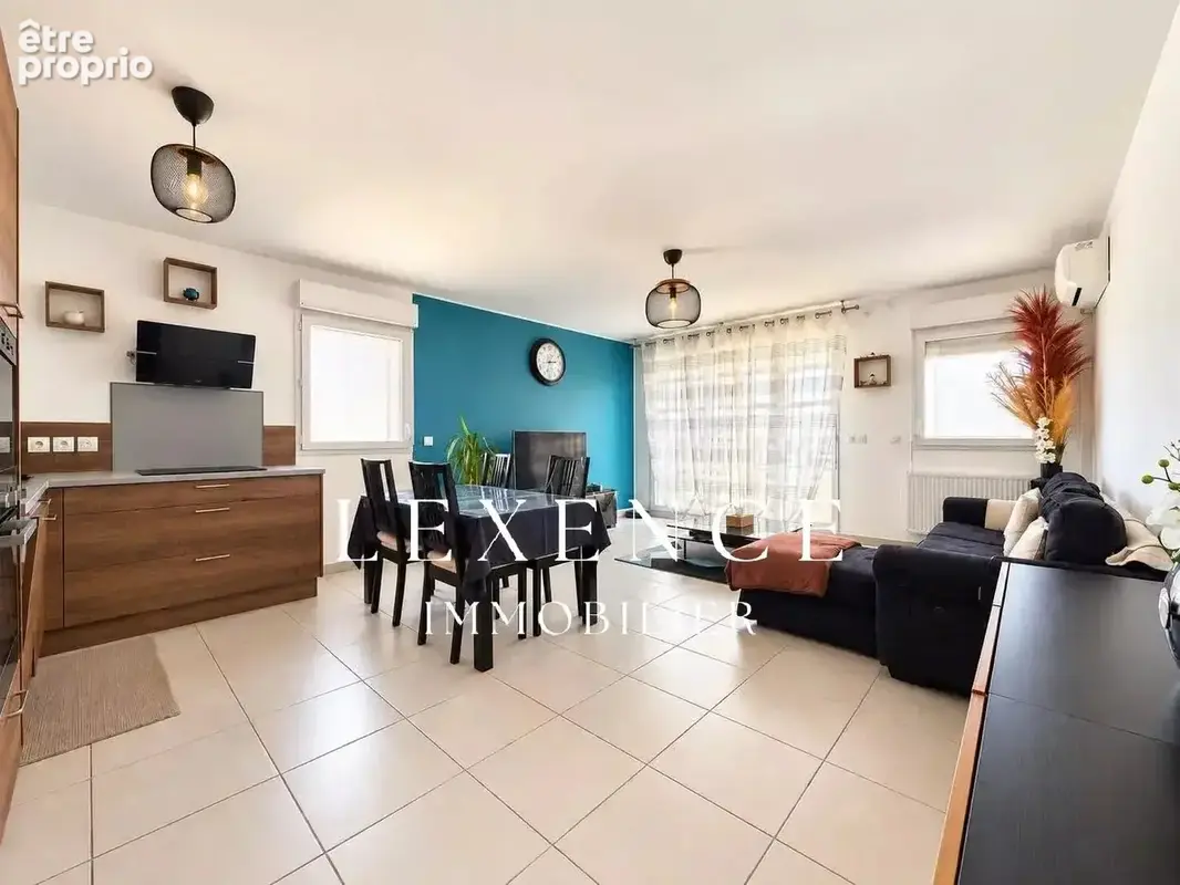 Appartement T3 64.44m² La Fare les Oliviers avec terrasse, box double et place de stationnement. - photo 2