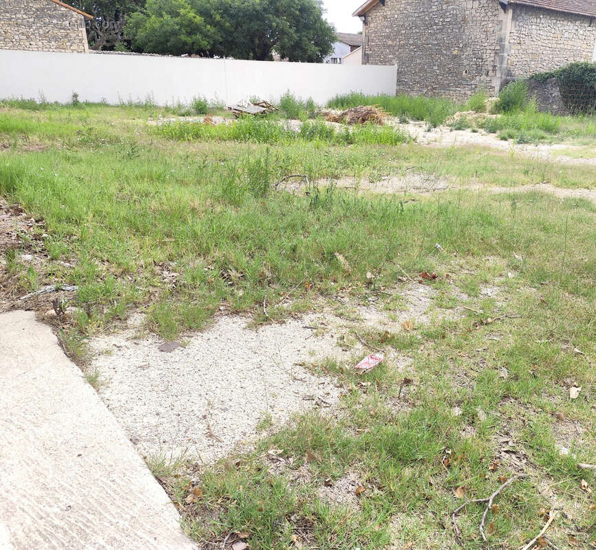 Jonquieres saint vincent - terrain 559m2 viabilise et cloture - photo 2