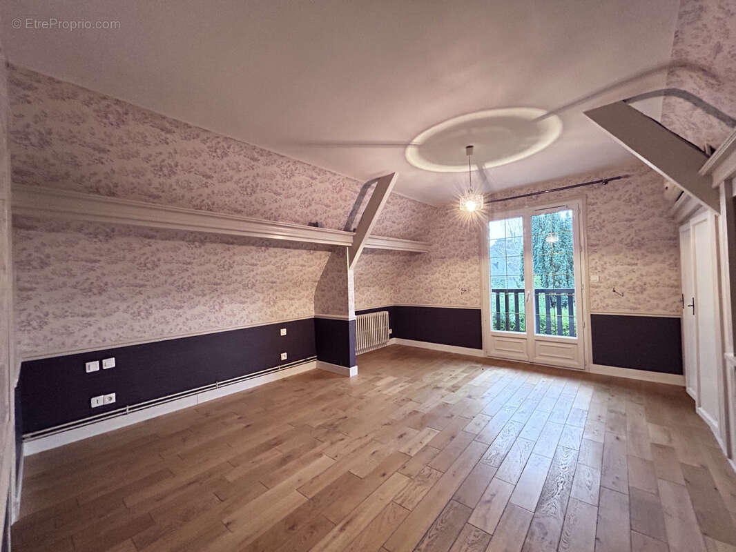 Maison à SAINT-ETIENNE-DU-ROUVRAY