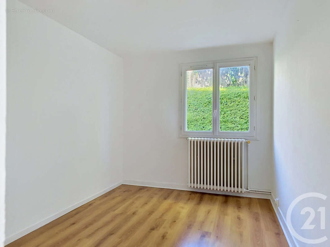 Appartement à PARON