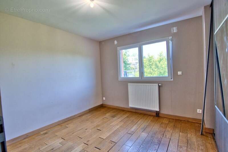 Doubs (25), à vendre Besançon, Les Montboucons, Maison 235 m2 ( T4 + T3 ) + terrain de 669 m2 - photo 10