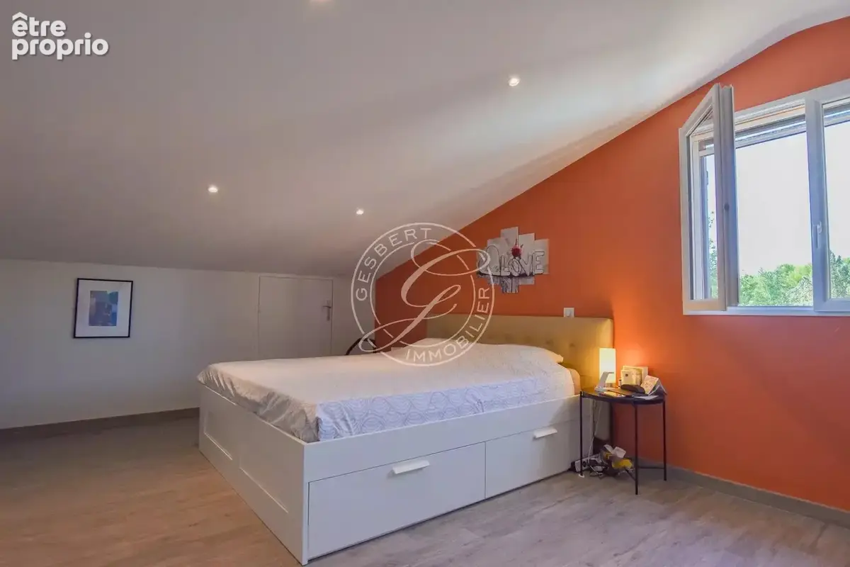 A VENDRE LORGUES - Villa traditionnelle avec piscine et vue dégagée - photo 17