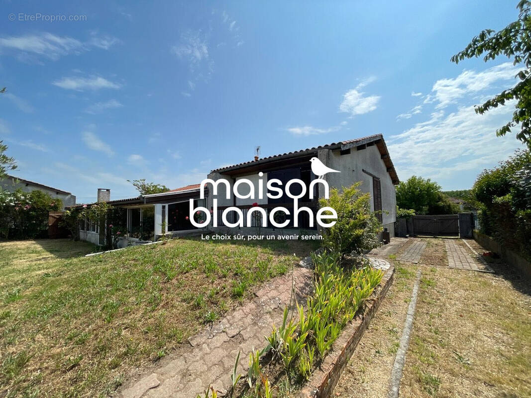 Maison à VAYRES