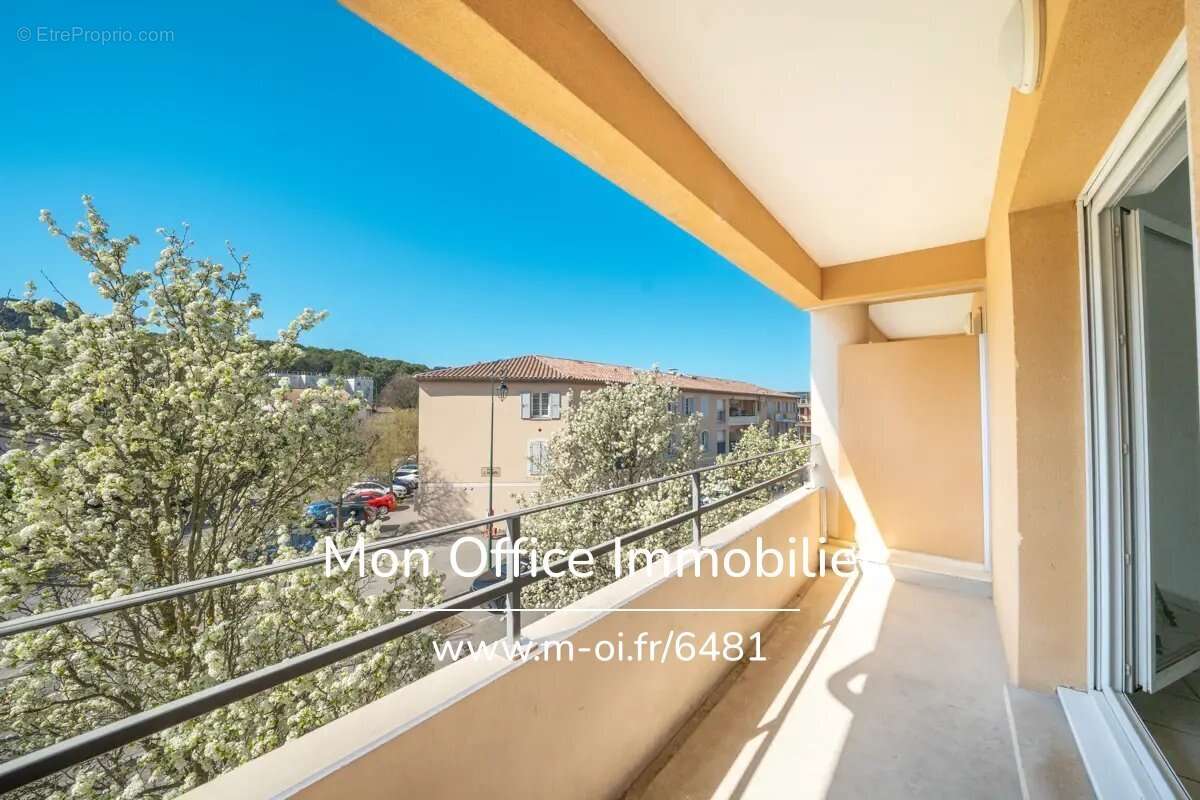 Appartement à LA ROQUE-D'ANTHERON