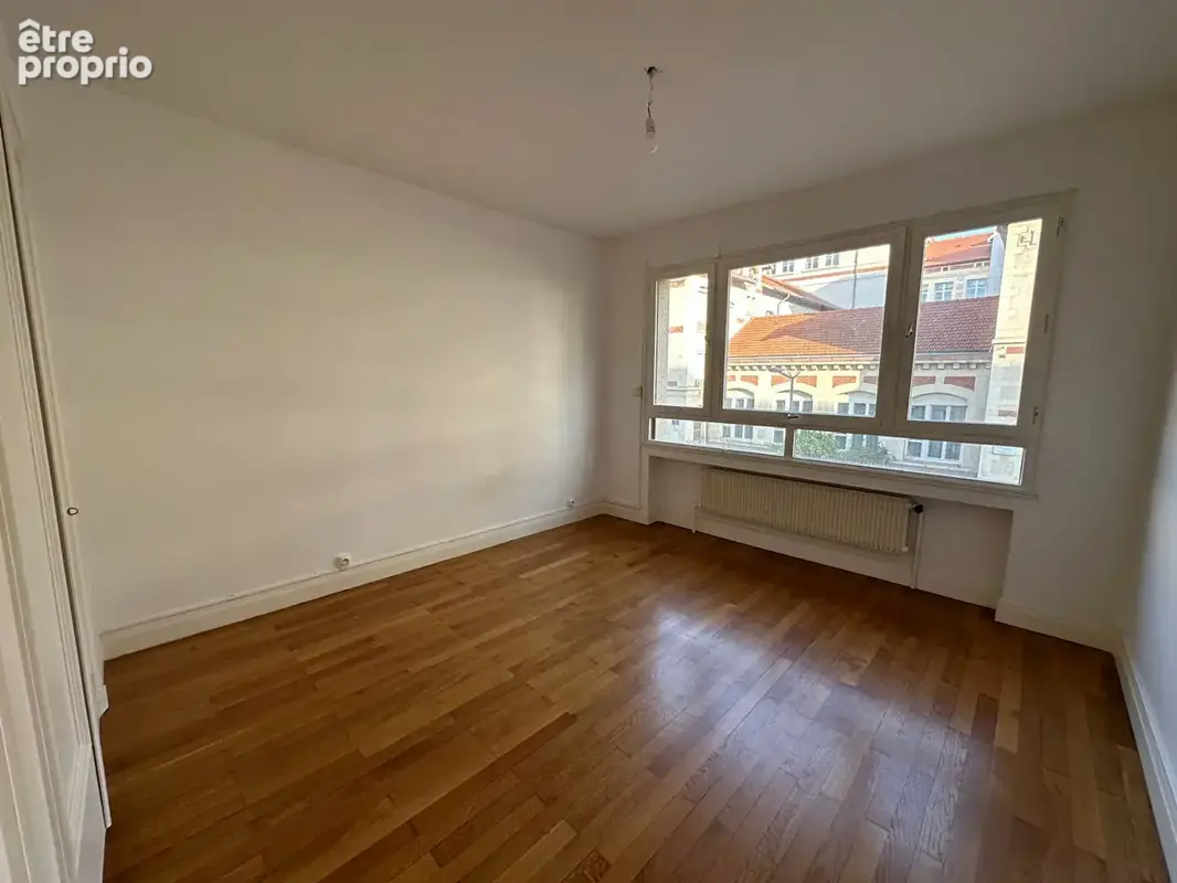 Lyon 3ème T4 (95.52 m2) avec loggia. - photo 4