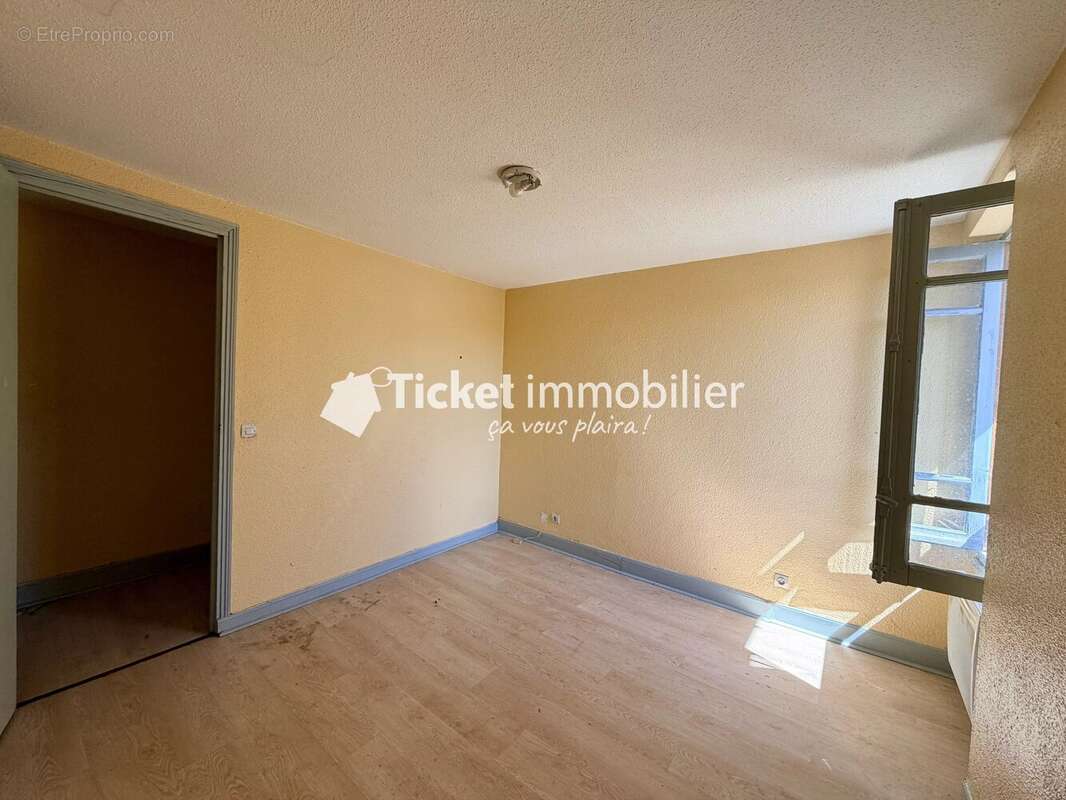 T3 à rénover – Centre-ville de Castres – 59 900 € - photo 6
