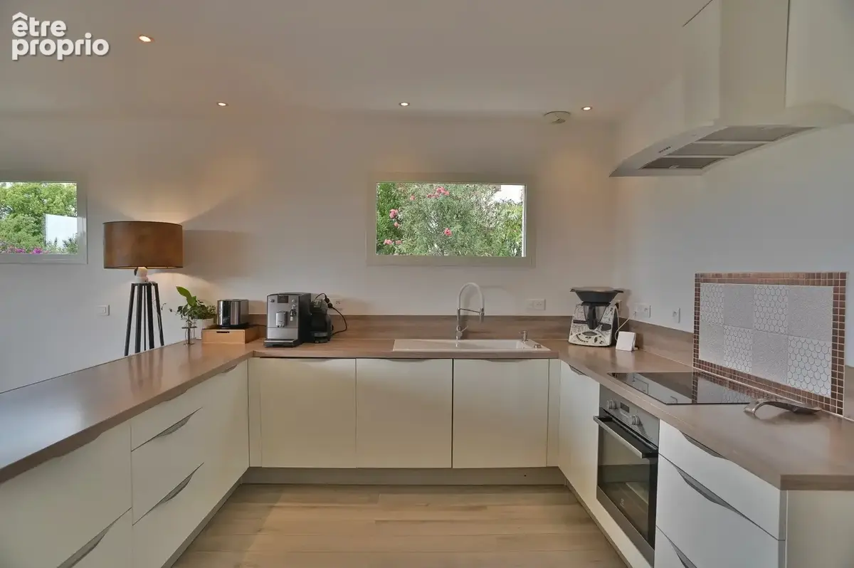 VILLENEUVE-LOUBET - Villa récente 4 Chambres – 120 M² – Piscine – Proche village - photo 12