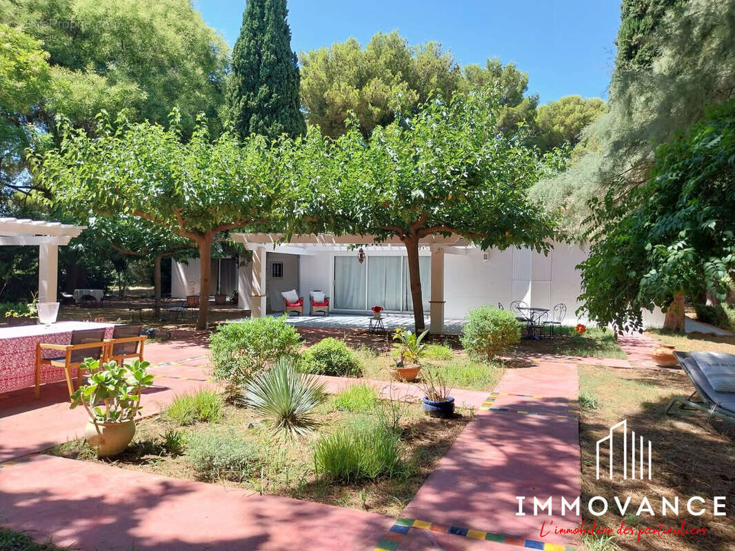 Maison à VIC-LA-GARDIOLE