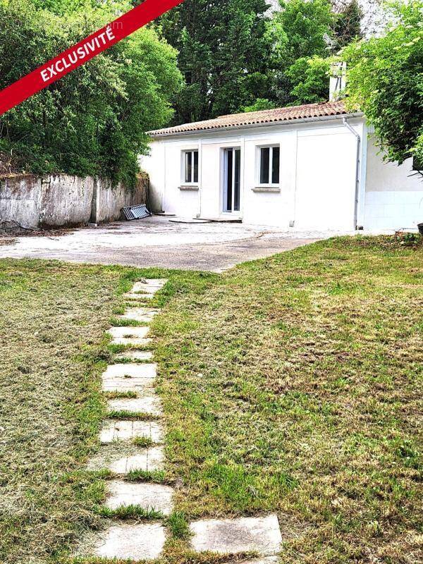 Maison à SAINT-JEAN-D'ANGELY