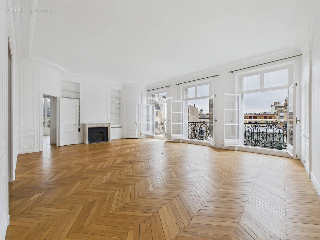 Appartement à PARIS-16E