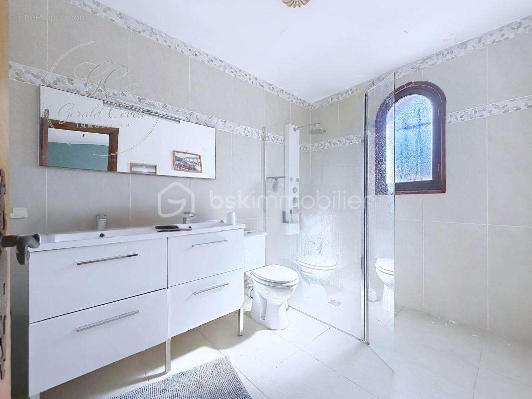 Appartement à VALLAURIS
