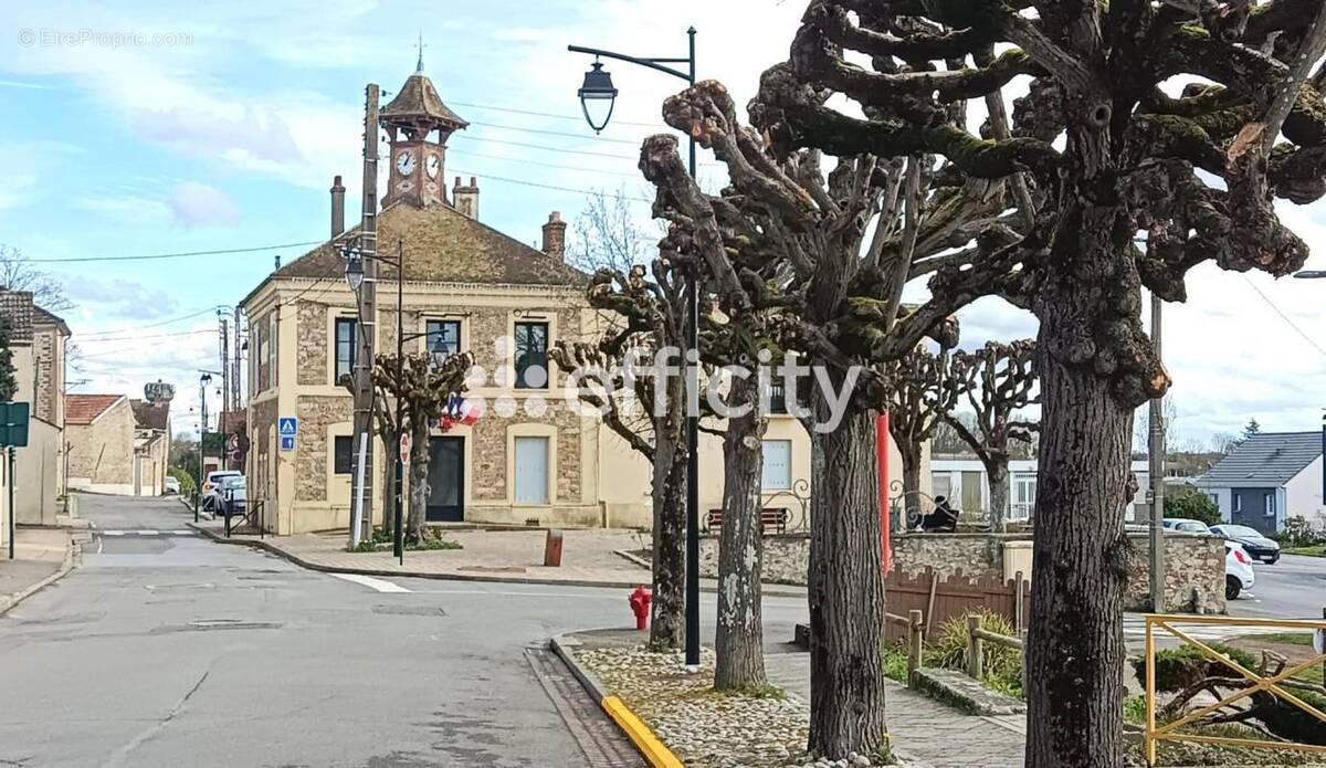 Maison à VAUX-LE-PENIL