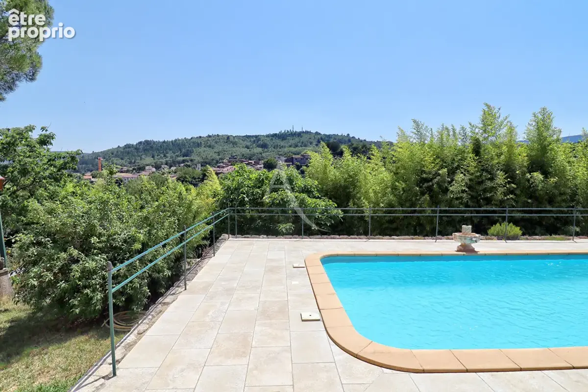 Superbe villa au calme et a la vue imprenable sur le château de cereste-en-luberon sur 7380m2 de terrain avec piscine - photo 6