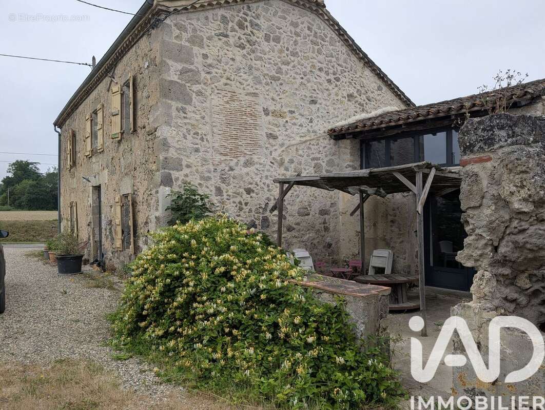 Maison 225 m² à Moncrabeau  - photo 2