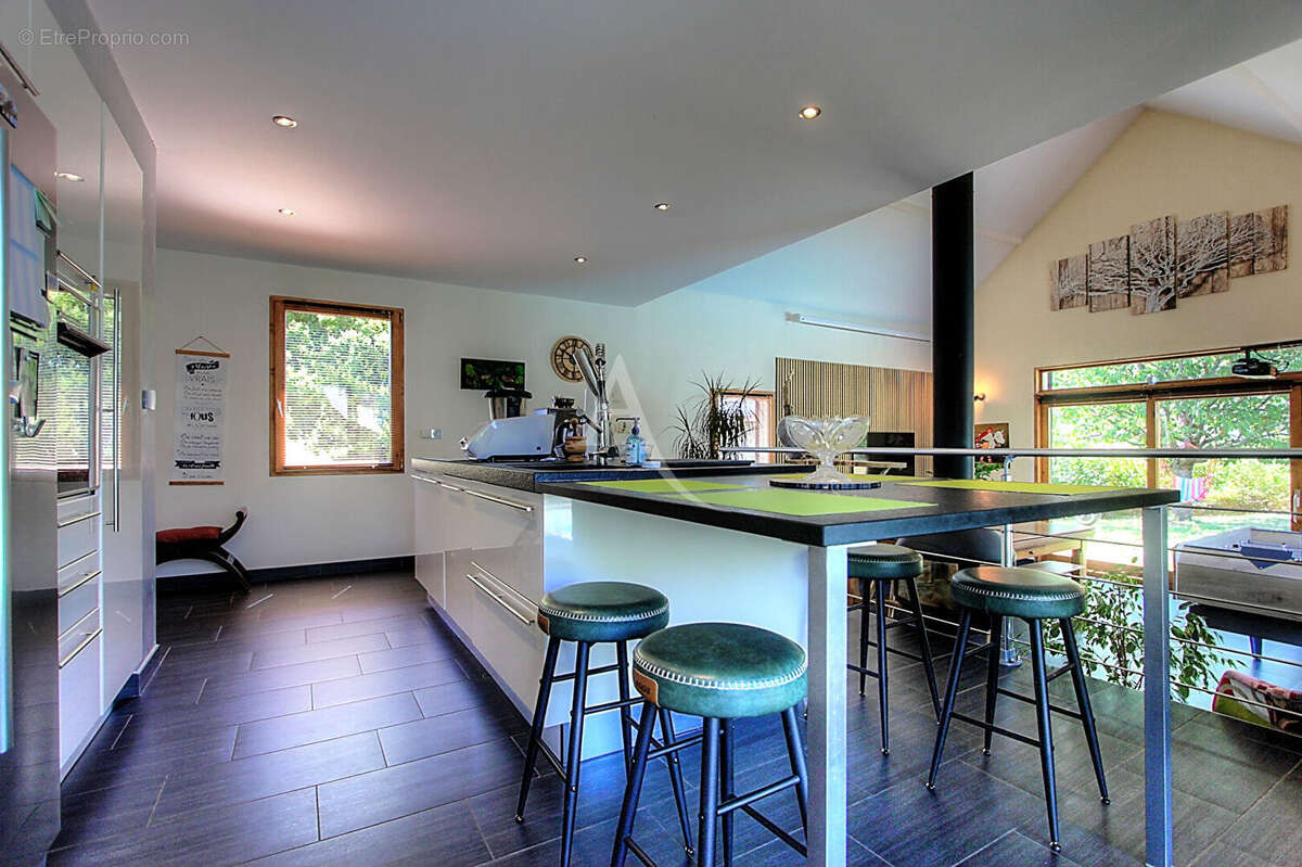Villa Tresserve 225 m² avec piscine et garage sur 1100 m² de terrain - photo 8